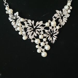Elegant Silver and Pearl Leaf Necklace